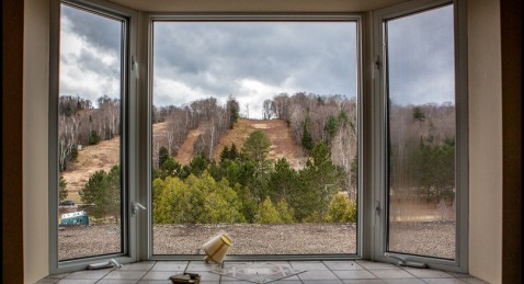 The Gray Rocks abandoned hotel - Photo by Pierre Bourgault